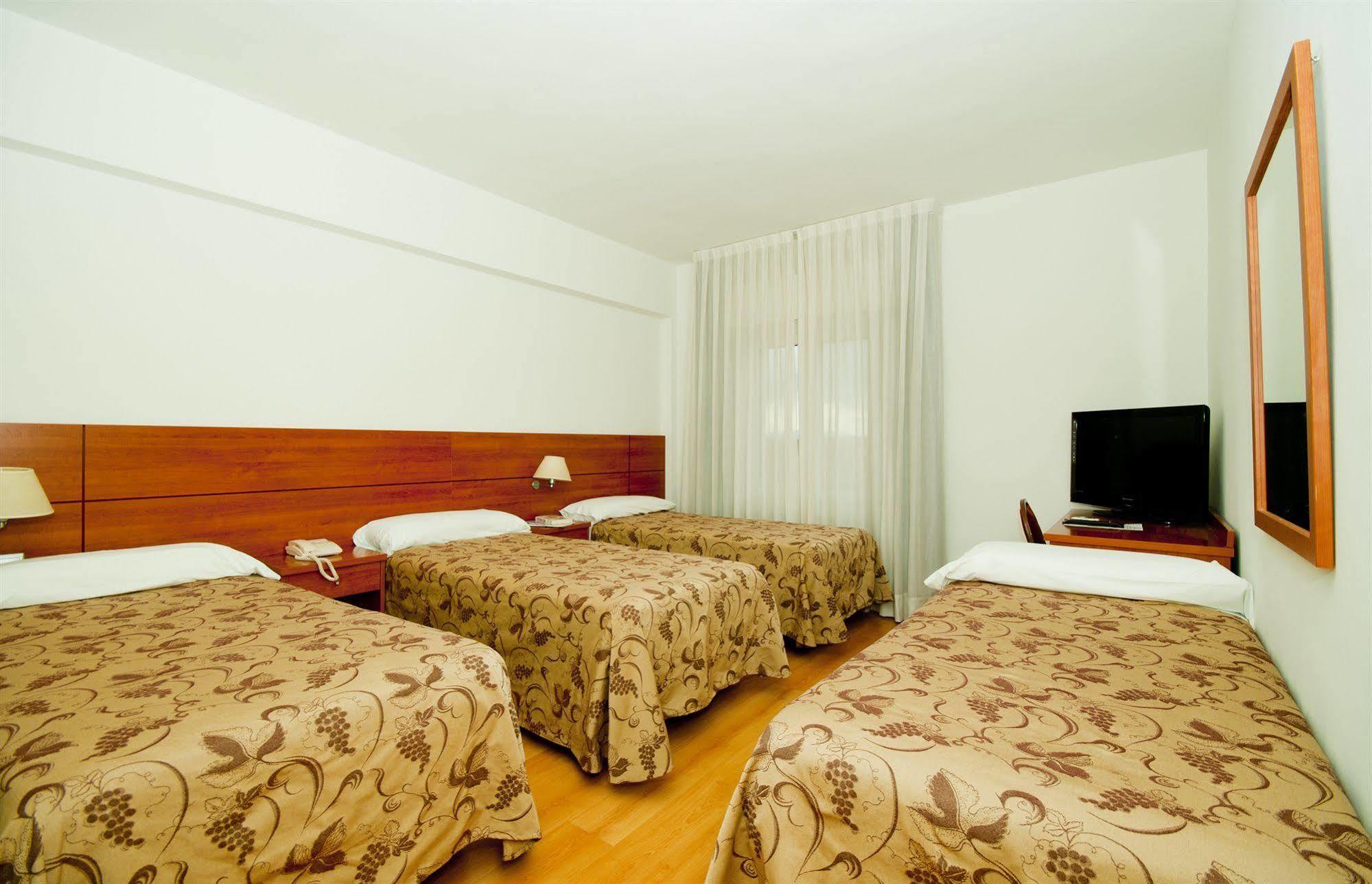 Hotel Palacios Alfaro Pokoj fotografie